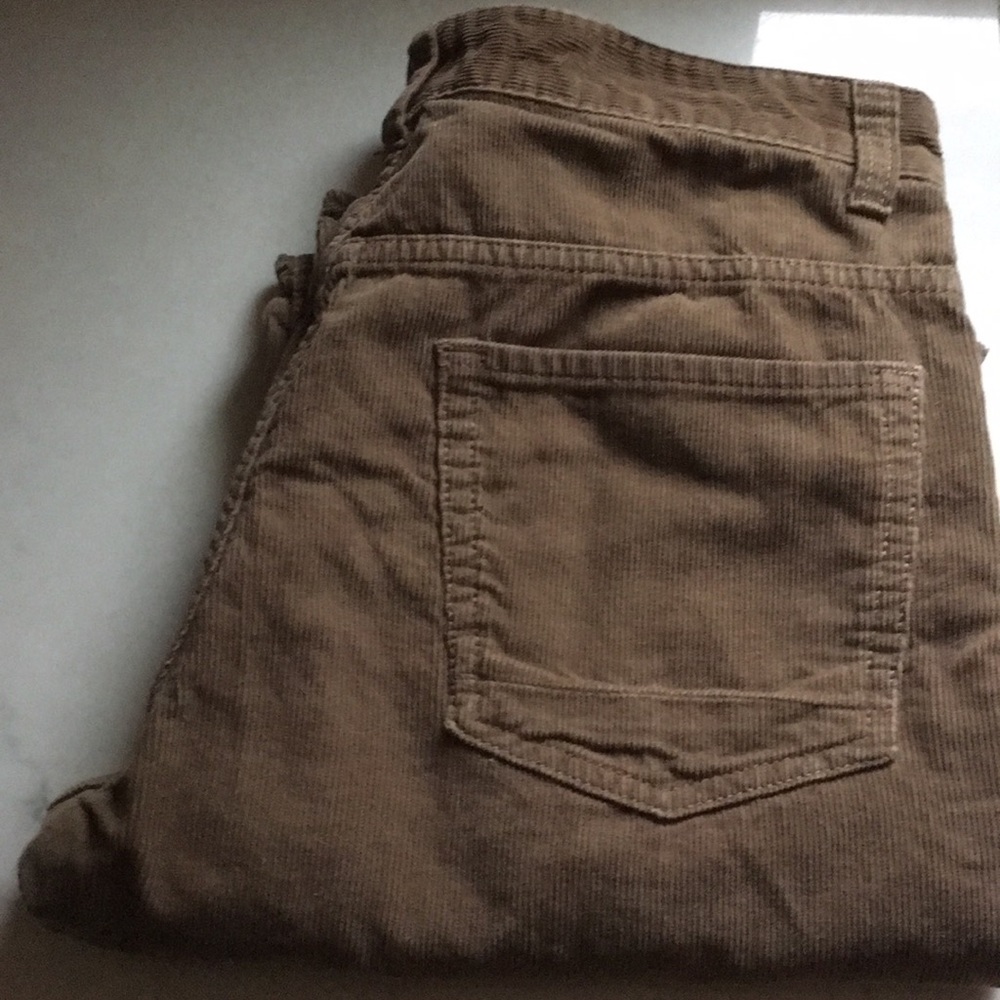 Men’s BDG Straight cut corduroy pants. 33/32